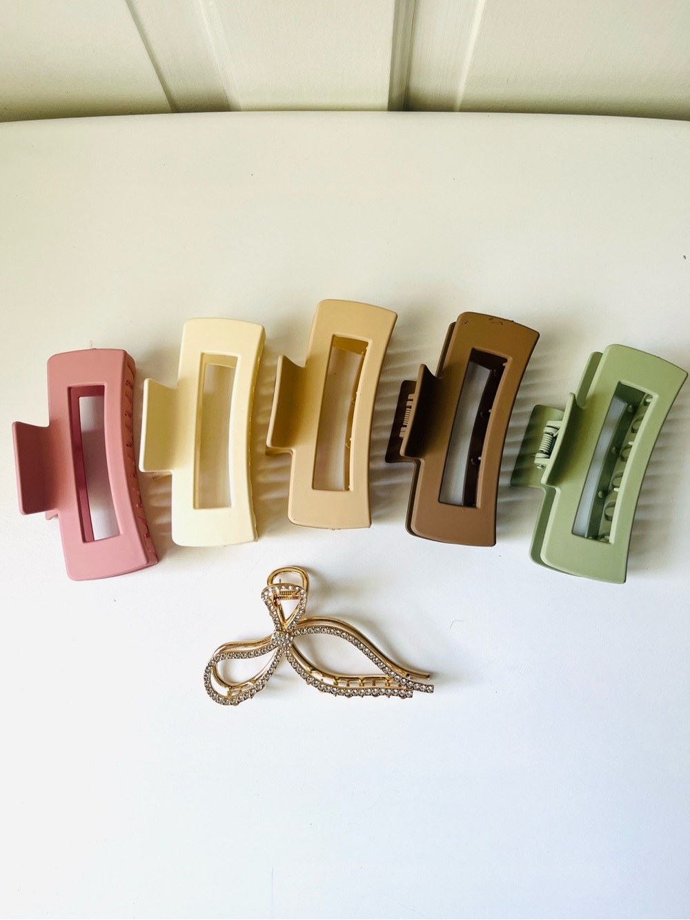 NWOT Pastel Neutral Hair Claw Clips Accessories set of 6
